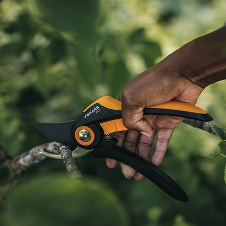 Κλαδευτήρι Fiskars PLUS™ Bypass P521