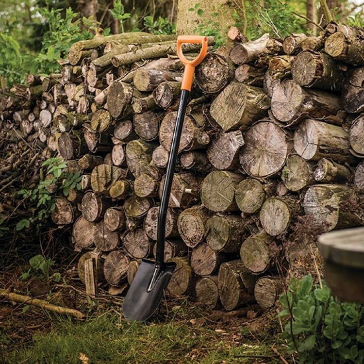 Πατόφτυαρο Aιχμηρό Fiskars Solid